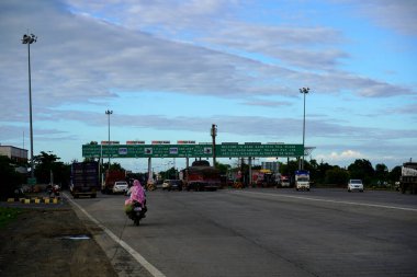 Hindistan, 6 numaralı otoyoldaki yol tabelası..