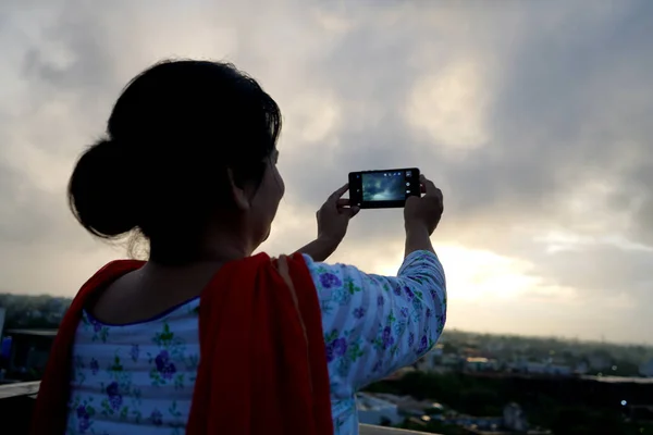 Indian Woman Taking Photos Sunset Her Mobile — Stock Photo, Image