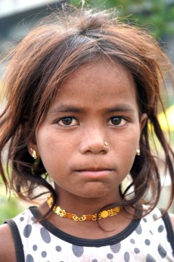 AMRAVATI, MAHARASHTRA, INDIA 2 EYLÜL 2020: Kimliği belirlenemeyen mutlu Hintli kırsal kesimdeki insanlar sabah köylerinde, Maharashtra kırsal kesimlerinde günlük yaşam tarzları.