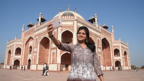 Young Girl Taking Humayun Tomb Humayun Tomb One Delhi Most — Stock Video