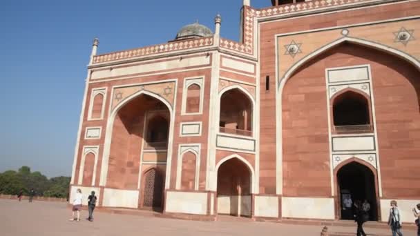 Delhi Indien Februar 2018 Touristen Besuchen Das Grab Von Humayun — Stockvideo