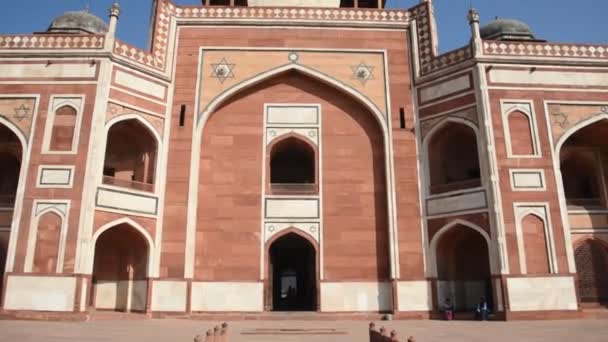 Delhi Indien Februar 2018 Touristen Besuchen Das Grab Von Humayun — Stockvideo