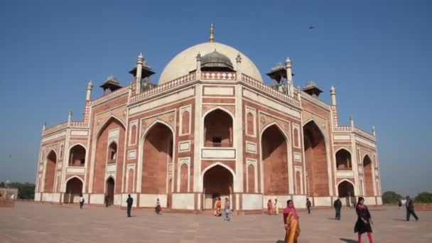 Delhi India Febbraio 2018 Turisti Visitano Tomba Dell Humayun Tomba — Video Stock