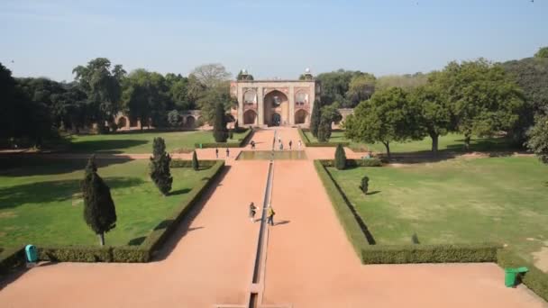 Delhi India Febbraio 2018 Turisti Visitano Tomba Dell Humayun Tomba — Video Stock