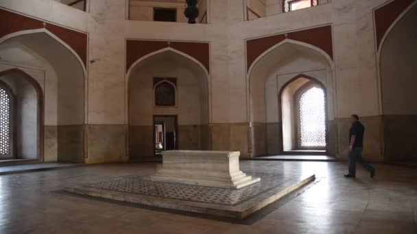 Delhi India February 2018 Tourists Visit Humayun Tomb Humayun Tomb — Stock Video