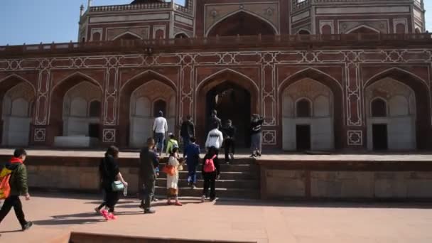 Delhi Índia Fevereiro 2018 Turistas Visitam Túmulo Humayun Túmulo Humayun — Vídeo de Stock