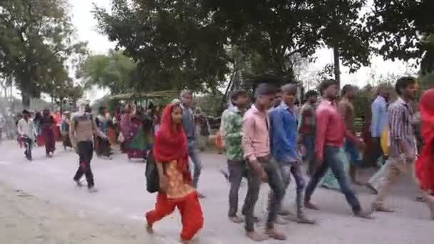 Vrindavan India Mart 2017 Hacılar Yerliler Vrindavan Hindistan Parikrama Sırasında — Stok video