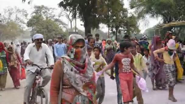 Vrindavan India Marzo 2017 Peregrinos Lugareños Caminan Por Ciudad Durante — Vídeo de stock