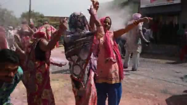 Μαθουρα Ινδια Μαρτιου 2017 Ινδοί Άνθρωποι Χορεύουν Και Παίζουν Χρώματα — Αρχείο Βίντεο