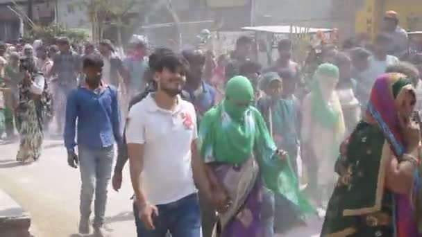 Vrindavan India Marca 2017 Pielgrzymi Mieszkańcy Spacerują Mieście Podczas Parikramy — Wideo stockowe