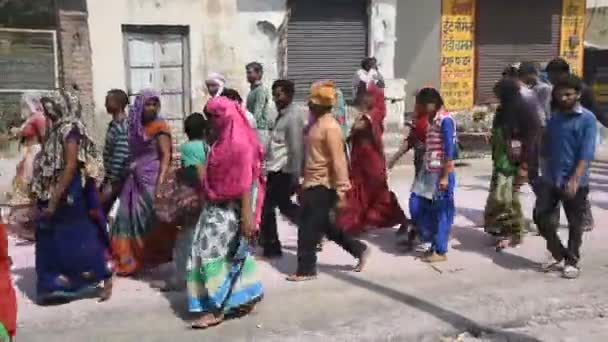 Vrindavan India March 2017 Peziarah Dan Penduduk Setempat Berjalan Sekitar — Stok Video
