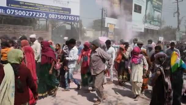 Vrindavan Índia Março 2017 Peregrinos Moradores Caminham Pela Cidade Durante — Vídeo de Stock