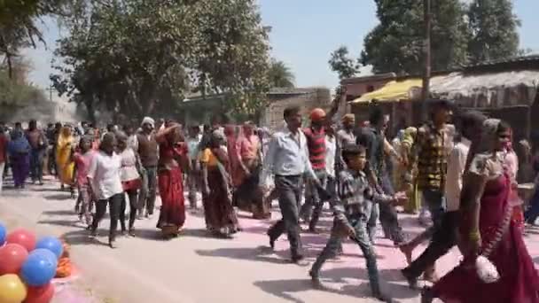 Vrindavan India Marzo 2017 Peregrinos Lugareños Caminan Por Ciudad Durante — Vídeos de Stock