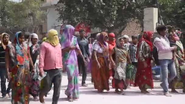 Vrindavan Indien März 2017 Pilger Und Einheimische Gehen Während Des — Stockvideo