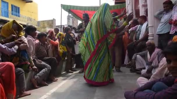 Mathura India March 2017 Indiáni Tančí Hrají Barvami Slavnosti Holi — Stock video