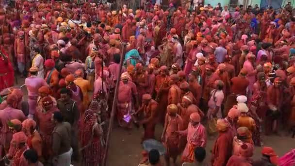 Women Beat Men Long Sticks Ritual Lathmar Holi Celebration Nandgaon — Stock Video