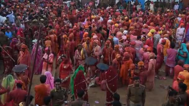 Las Mujeres Golpearon Los Hombres Con Palos Largos Como Ritual — Vídeo de stock