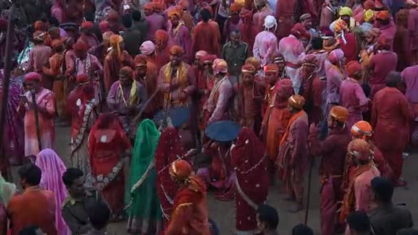 Las Mujeres Golpearon Los Hombres Con Palos Largos Como Ritual — Vídeo de stock