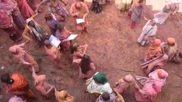 Vrindavan Indien März 2017 Eine Indische Witwe Feiert Holi Das — Stockvideo