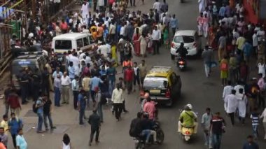 MUMBAI, INDIA, 24 SEPTEMBER 2018: On gün süren Ganesh Chaturthi festivalinin sona ermesi münasebetiyle binlerce dindar Ganesh Visarjan yolunda toplandı.