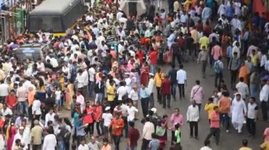 MUMBAI, INDIA, 24 SEPTEMBER 2018: On gün süren Ganesh Chaturthi festivalinin sona ermesi münasebetiyle binlerce dindar Ganesh Visarjan yolunda toplandı.