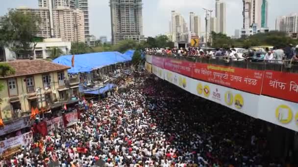 Mumbai Índia Setembro 2018 Milhares Devotos Reúnem Para Reunir Estrada — Vídeo de Stock