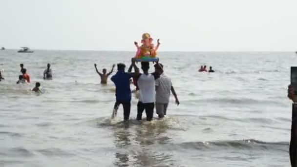 Mumbai India Septiembre 2018 Ídolo Ganesha Lleva Mar Para Inmersión — Vídeos de Stock