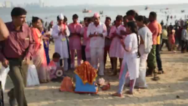 Mumbai India September 2016 Вірні Люди Моляться Про Індуїстського Бога — стокове відео