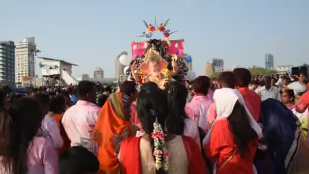 Mumbai Indien September 2016 Gläubige Beten Den Hindugott Ganesha Bevor — Stockvideo