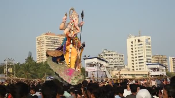 Mumbai Ινδια Σεπτεμβριου 2018 Είδωλο Ganesha Μεταφέρεται Στη Θάλασσα Για — Αρχείο Βίντεο