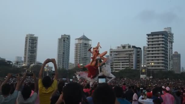 Mumbai India Settembre 2018 Ganesha Idol Viene Trasportato Mare Immersione — Video Stock