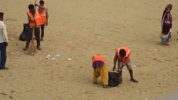 Mumbai India Settembre 2018 Inquinamento Marino Rifiuti Puliti Dai Lavoratori — Video Stock