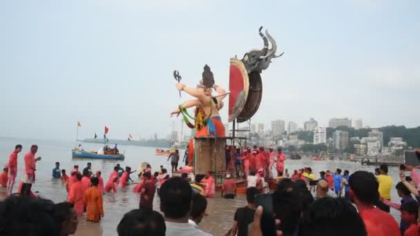 Mumbai India Eylül 2018 Ganesha Putu Suya Batırılmak Üzere Denize — Stok video