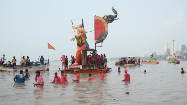 Mumbai India Septiembre 2018 Ídolo Ganesha Lleva Mar Para Inmersión — Vídeos de Stock