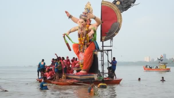 Mumbai India Eylül 2018 Ganesha Putu Suya Batırılmak Üzere Denize — Stok video