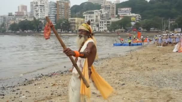 Mumbai India Settembre 2018 Sant Uomo Sulla Spiaggia — Video Stock