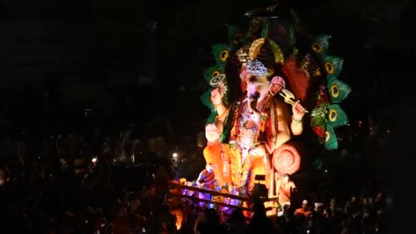 Amravati Maharashtra インド 9月17日 Ganesh Chaturthiのための主Ganesha行列 音楽とドラムでGanesh Chaturthiを祝う人々 — ストック動画