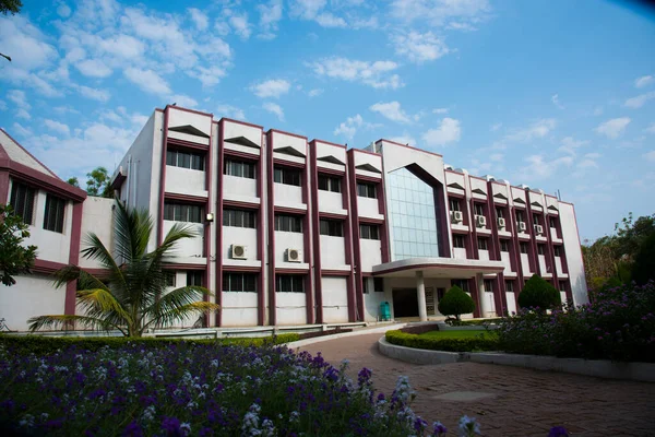 Nagpur Maharashtra India Nisan 2016 Kampüsteki Modern Eğitim Üniversitesi Binasının — Stok fotoğraf