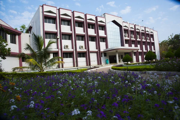 Nagpur Maharashtra India Nisan 2016 Kampüsteki Modern Eğitim Üniversitesi Binasının — Stok fotoğraf