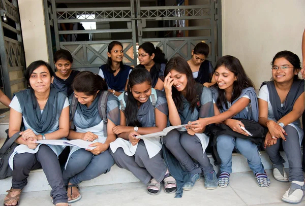 Nagpur Maharashtra India April 2016 Unidentified Young University Students Talking —  Fotos de Stock