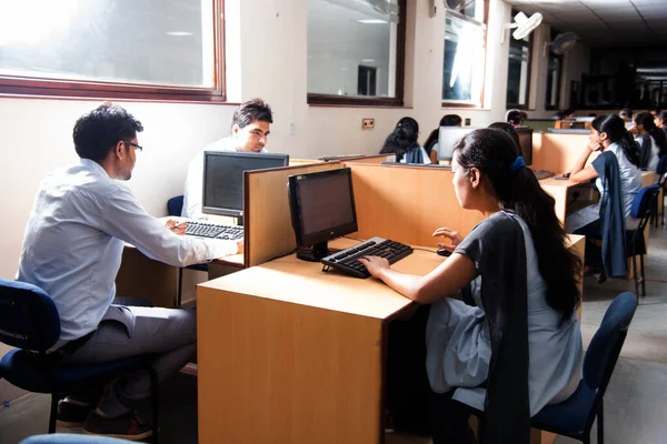 Nagpur Maharashtra Indien April 2016 Unbekannte Junge Studenten Der Informationstechnologie — Stockfoto