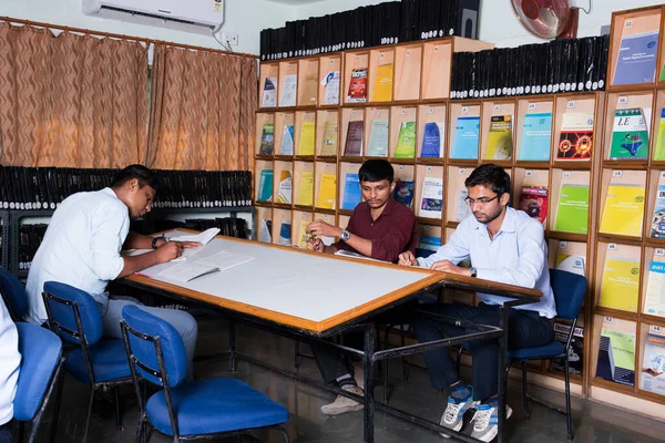 Amravati Maharashtra India April 2016 Unidentified Group Young Students Doing — 图库照片