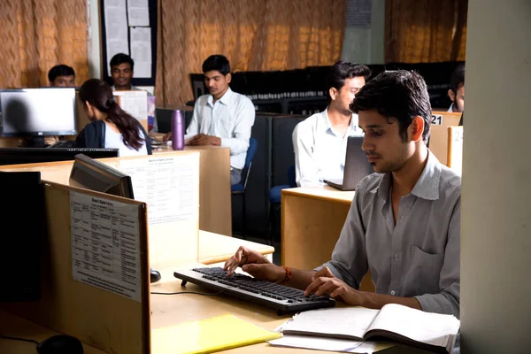 Nagpur Maharashtra Indien April 2016 Unbekannte Junge Studenten Der Informationstechnologie — Stockfoto