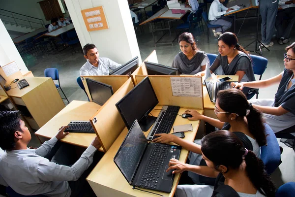 Nagpur Maharashtra India Abril 2016 Jóvenes Estudiantes Identificados Tecnología Información —  Fotos de Stock