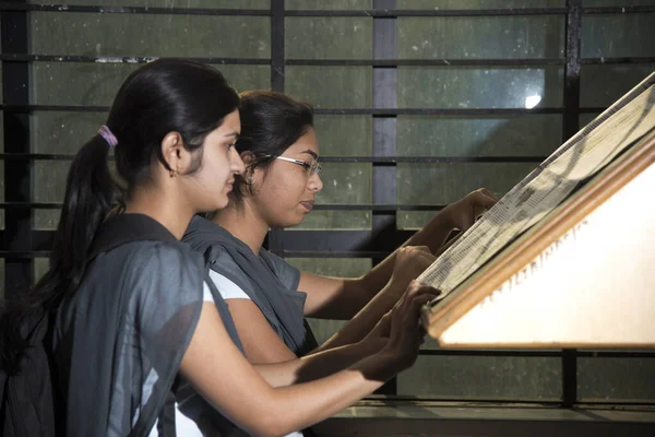 Amravati Maharashtra Índia Abril 2016 Jovens Alunas Fazendo Seus Estudos — Fotografia de Stock