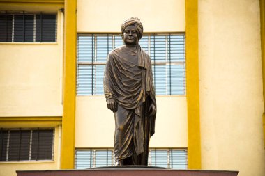 Swami Vivekananda heykeli, Swami Vivekananda heykeli (1863 - 1893). Guru ve ruhani lider Hindu felsefesini yaymak için Avrupa ve Amerika 'ya gitti..