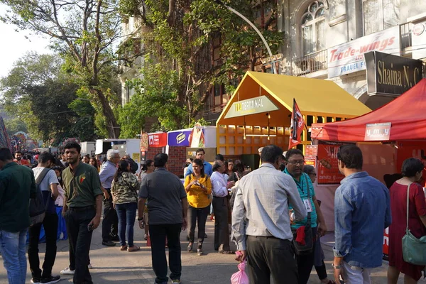 Mumbai India February 2020 Люди Відвідують Насолоджуються Мистецьким Фестивалем Kala — стокове фото