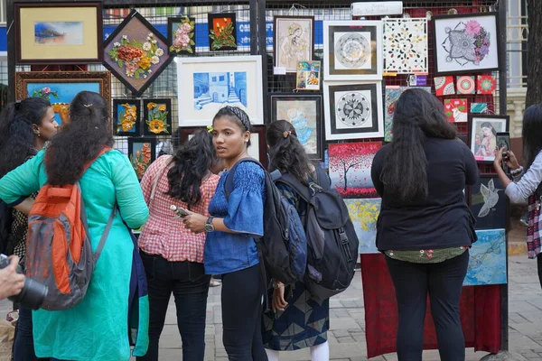 Mumbai India Febrero 2020 Artista Exhibe Obra Arte Kala Ghoda — Foto de Stock