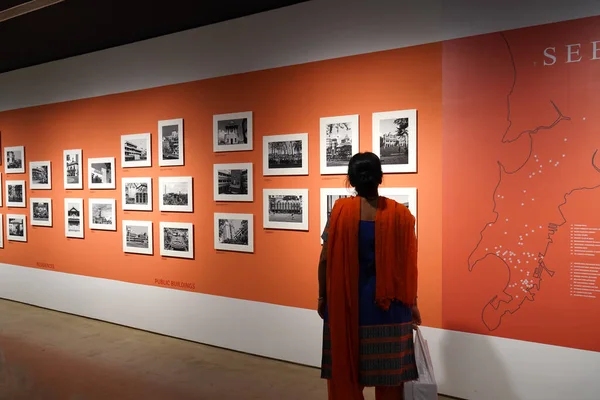 2020年2月5日 印度孟买 艺术家在孟买Kala Ghoda艺术节上展示他们的艺术作品 Kala Ghoda艺术节是孟买最受欢迎的艺术文化节 — 图库照片