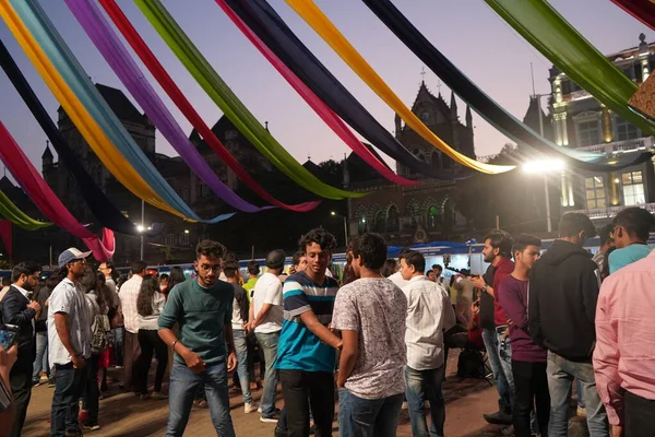 Mumbai Ινδια Φεβρουαριου 2020 Άνθρωποι Επισκέπτονται Και Απολαμβάνουν Kala Ghoda — Φωτογραφία Αρχείου